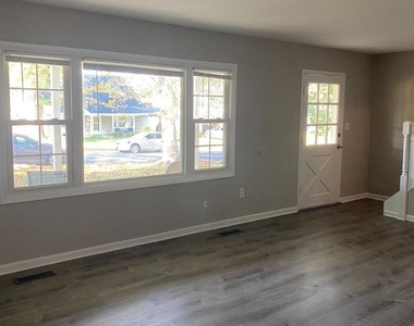 185 Hazelwood Circle - Photo Thumbnail 4