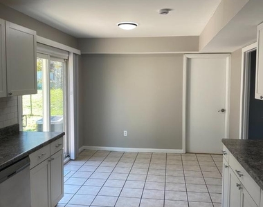 185 Hazelwood Circle - Photo Thumbnail 8