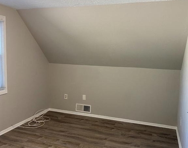 185 Hazelwood Circle - Photo Thumbnail 24