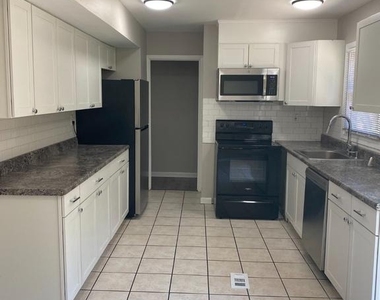 185 Hazelwood Circle - Photo Thumbnail 10