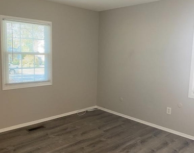 185 Hazelwood Circle - Photo Thumbnail 18