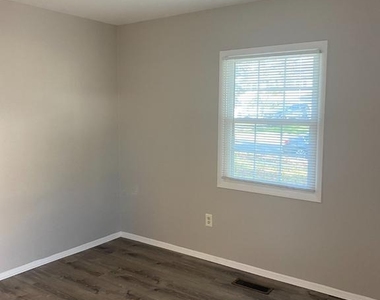 185 Hazelwood Circle - Photo Thumbnail 19