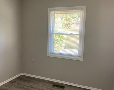 185 Hazelwood Circle - Photo Thumbnail 13