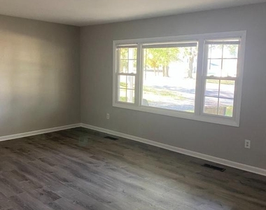 185 Hazelwood Circle - Photo Thumbnail 5