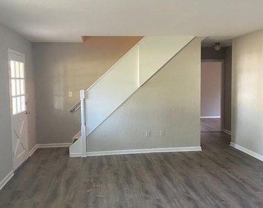 185 Hazelwood Circle - Photo Thumbnail 3