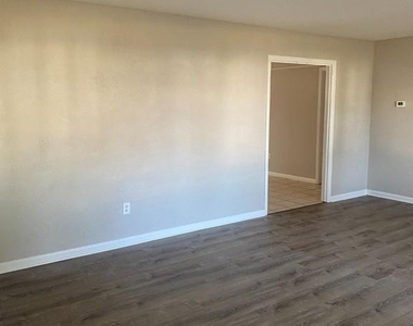 185 Hazelwood Circle - Photo Thumbnail 6