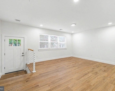 1030 Neumark Avenue - Photo Thumbnail 6