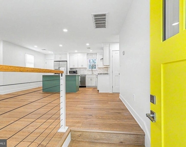 1030 Neumark Avenue - Photo Thumbnail 5