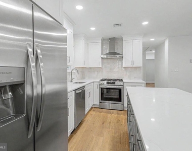 1030 Neumark Avenue - Photo Thumbnail 3