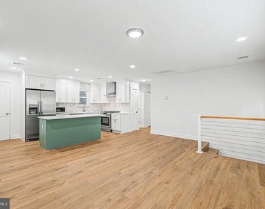 1030 Neumark Avenue - Photo Thumbnail 4