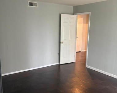 7328 Donnell Place - Photo Thumbnail 17
