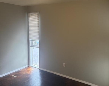 7328 Donnell Place - Photo Thumbnail 21