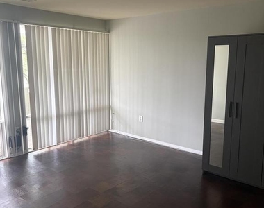 7328 Donnell Place - Photo Thumbnail 15