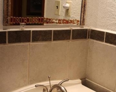 8508 63rd Avenue - Photo Thumbnail 11