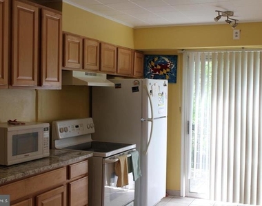 8508 63rd Avenue - Photo Thumbnail 5