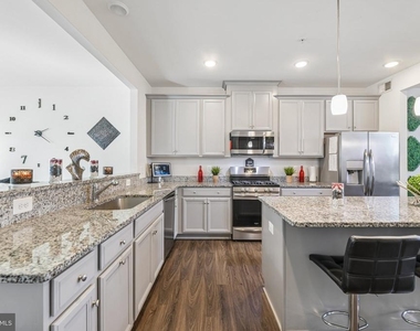 9123 Fox Stream Way - Photo Thumbnail 14