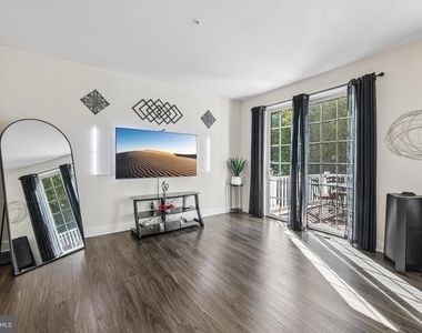 9123 Fox Stream Way - Photo Thumbnail 10