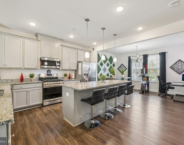 9123 Fox Stream Way - Photo Thumbnail 13