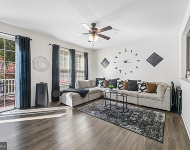 9123 Fox Stream Way - Photo Thumbnail 8