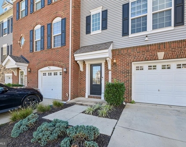 9123 Fox Stream Way - Photo Thumbnail 1