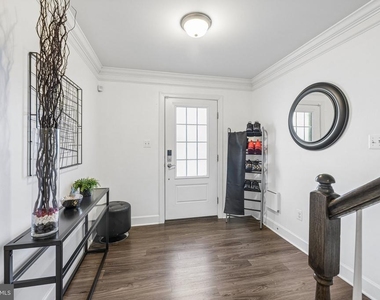 9123 Fox Stream Way - Photo Thumbnail 4