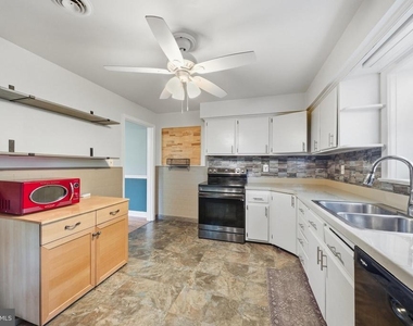 26015 Woodfield Road - Photo Thumbnail 13