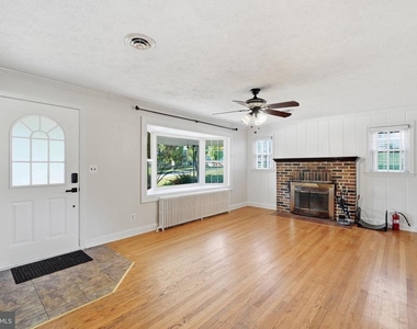 26015 Woodfield Road - Photo Thumbnail 3