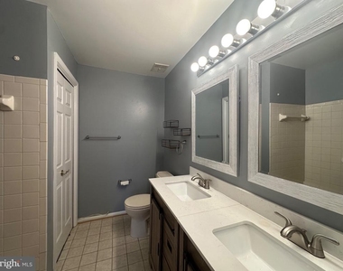 10702 Kings Riding Way - Photo Thumbnail 16