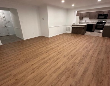 10702 Kings Riding Way - Photo Thumbnail 8