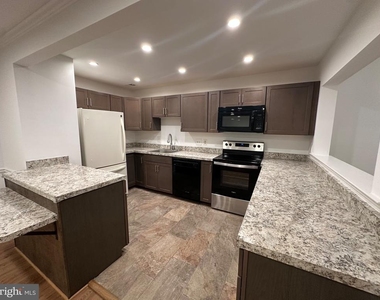 10702 Kings Riding Way - Photo Thumbnail 2