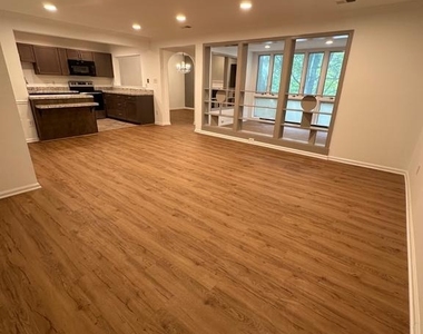 10702 Kings Riding Way - Photo Thumbnail 7