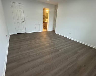 10702 Kings Riding Way - Photo Thumbnail 14