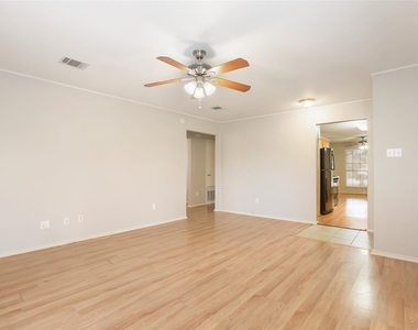 15204 Drusillas Dr - Photo Thumbnail 8