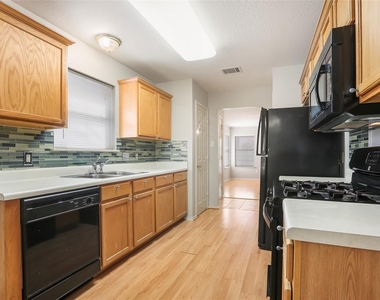 15204 Drusillas Dr - Photo Thumbnail 3