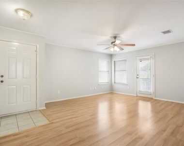 15204 Drusillas Dr - Photo Thumbnail 7