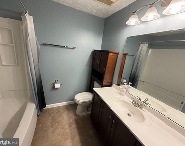 14800 Crosswood Terrace - Photo Thumbnail 13