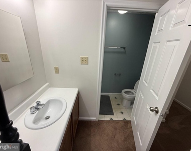 14800 Crosswood Terrace - Photo Thumbnail 10