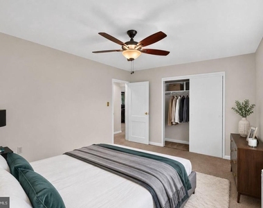 10406 Montrose Avenue - Photo Thumbnail 15