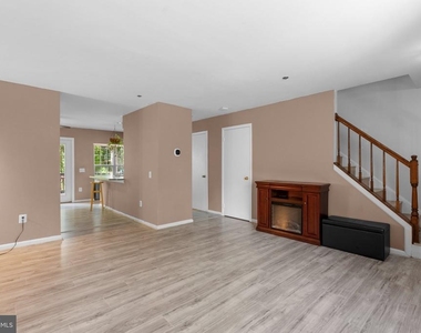 3529 Dartmoor Lane - Photo Thumbnail 3
