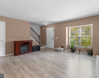 3529 Dartmoor Lane - Photo Thumbnail 4