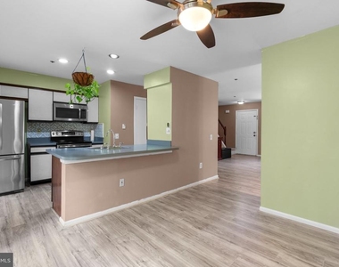 3529 Dartmoor Lane - Photo Thumbnail 8