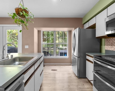 3529 Dartmoor Lane - Photo Thumbnail 13