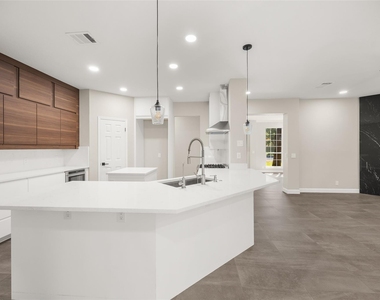 4117 Travis Country Cir - Photo Thumbnail 17