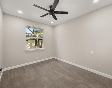 4117 Travis Country Cir - Photo Thumbnail 32
