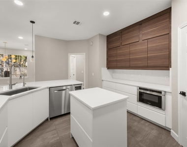 4117 Travis Country Cir - Photo Thumbnail 18