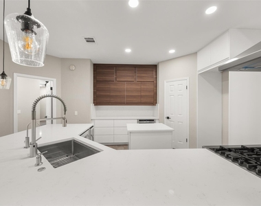4117 Travis Country Cir - Photo Thumbnail 21