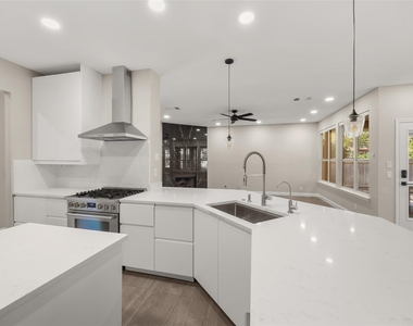 4117 Travis Country Cir - Photo Thumbnail 20