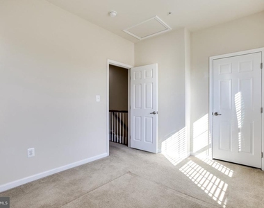7125 Penny Lane - Photo Thumbnail 12