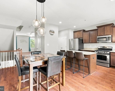 7832 Blue Stream Drive - Photo Thumbnail 9