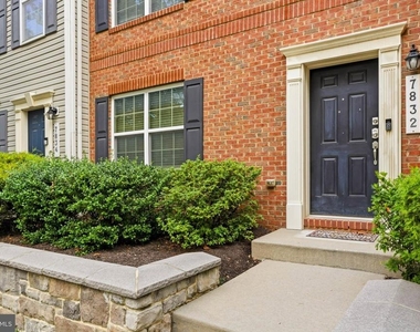 7832 Blue Stream Drive - Photo Thumbnail 2